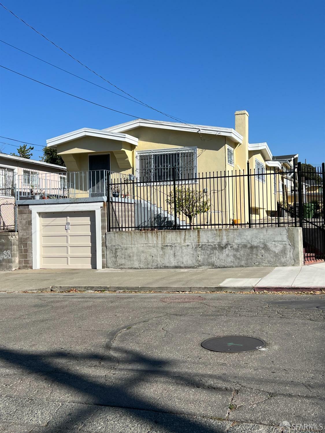 Property Photo:  1036 E 23rd Street  CA 94606 