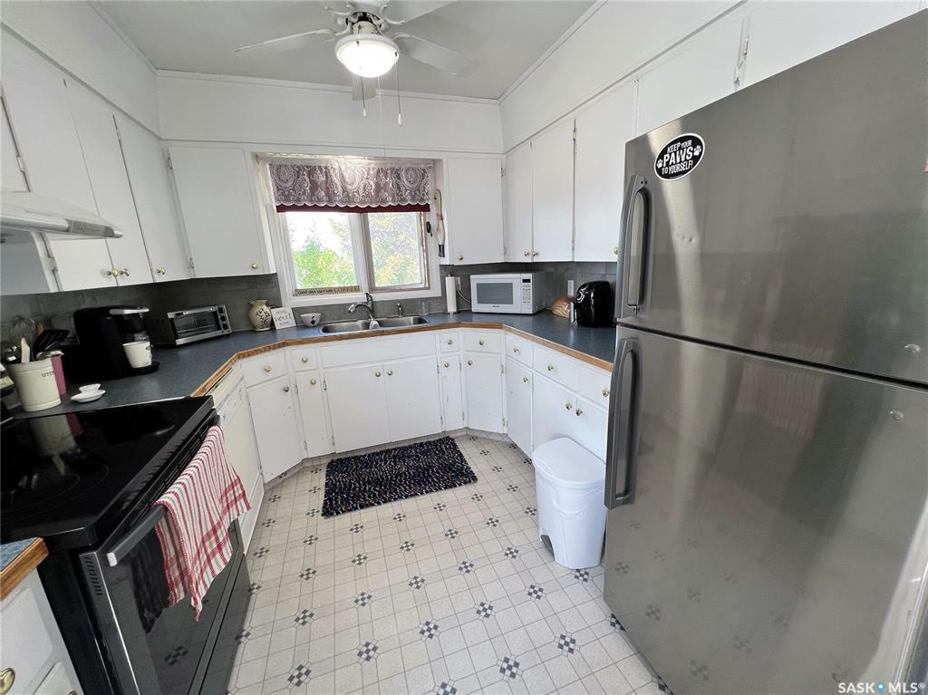 Property Photo:  231 18th Avenue NE  SK S9H 2Y2 