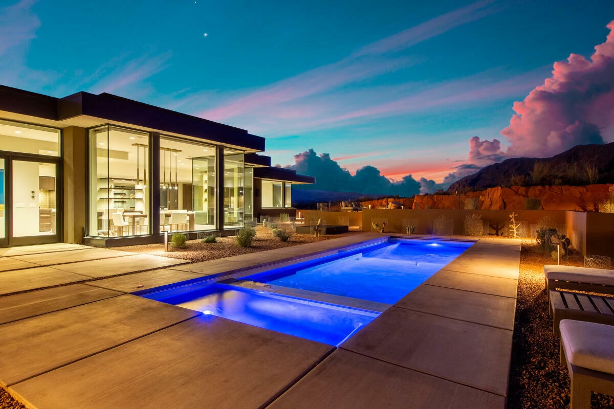 Property Photo: 1748 N Cochise Dr UT 84738