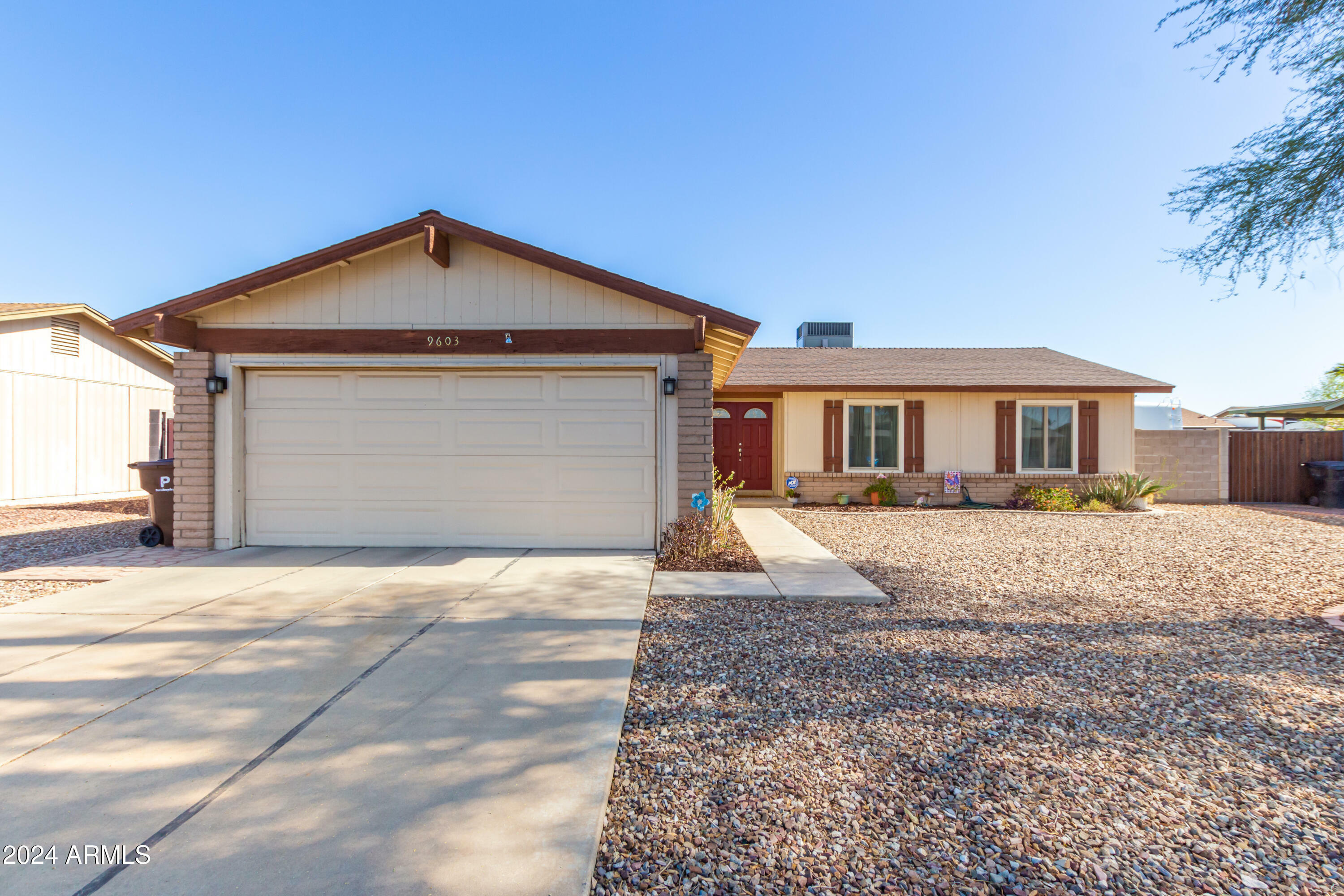 Property Photo:  9603 N 70th Drive  AZ 85345 