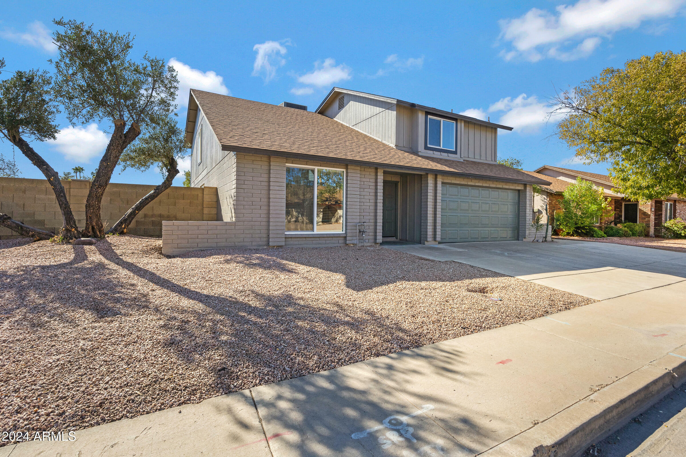 Property Photo:  1525 W Knowles Avenue W  AZ 85202 