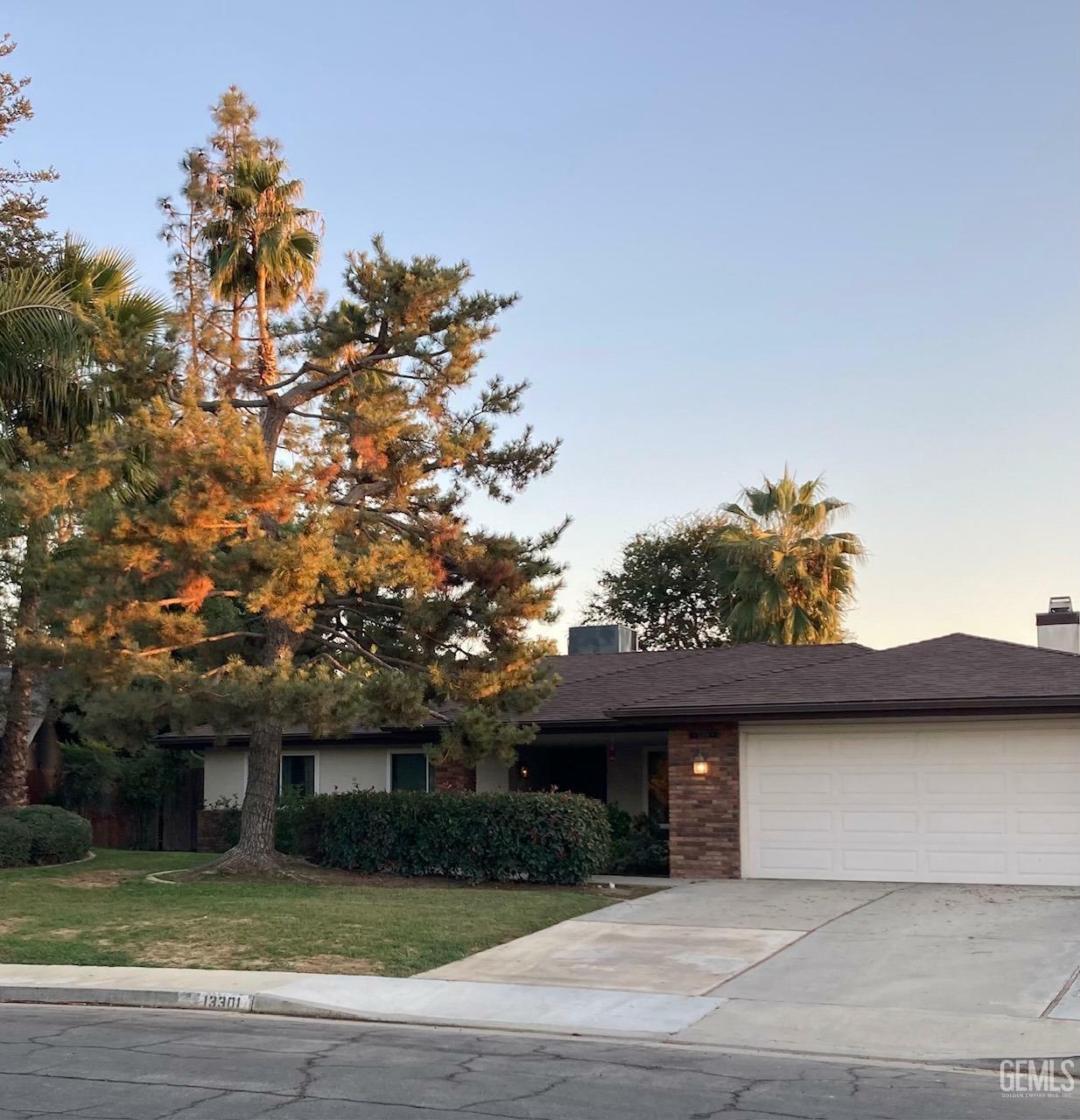 Property Photo:  13301 Frenchglen Avenue  CA 93314 