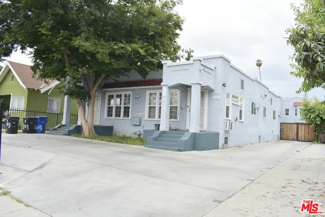 Property Photo:  605 W 47th St  CA 90037 