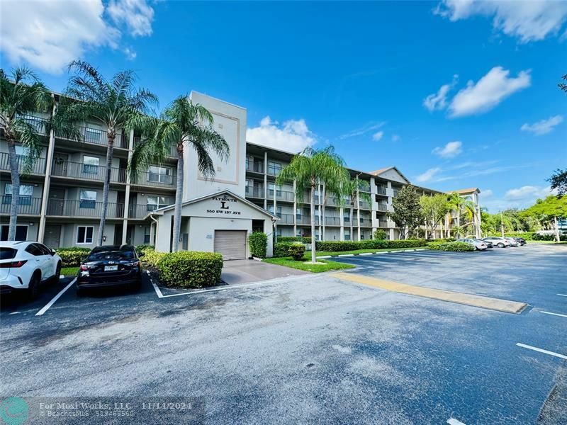 550 SW 137 Av 405L  Pembroke Pines FL 33027 photo