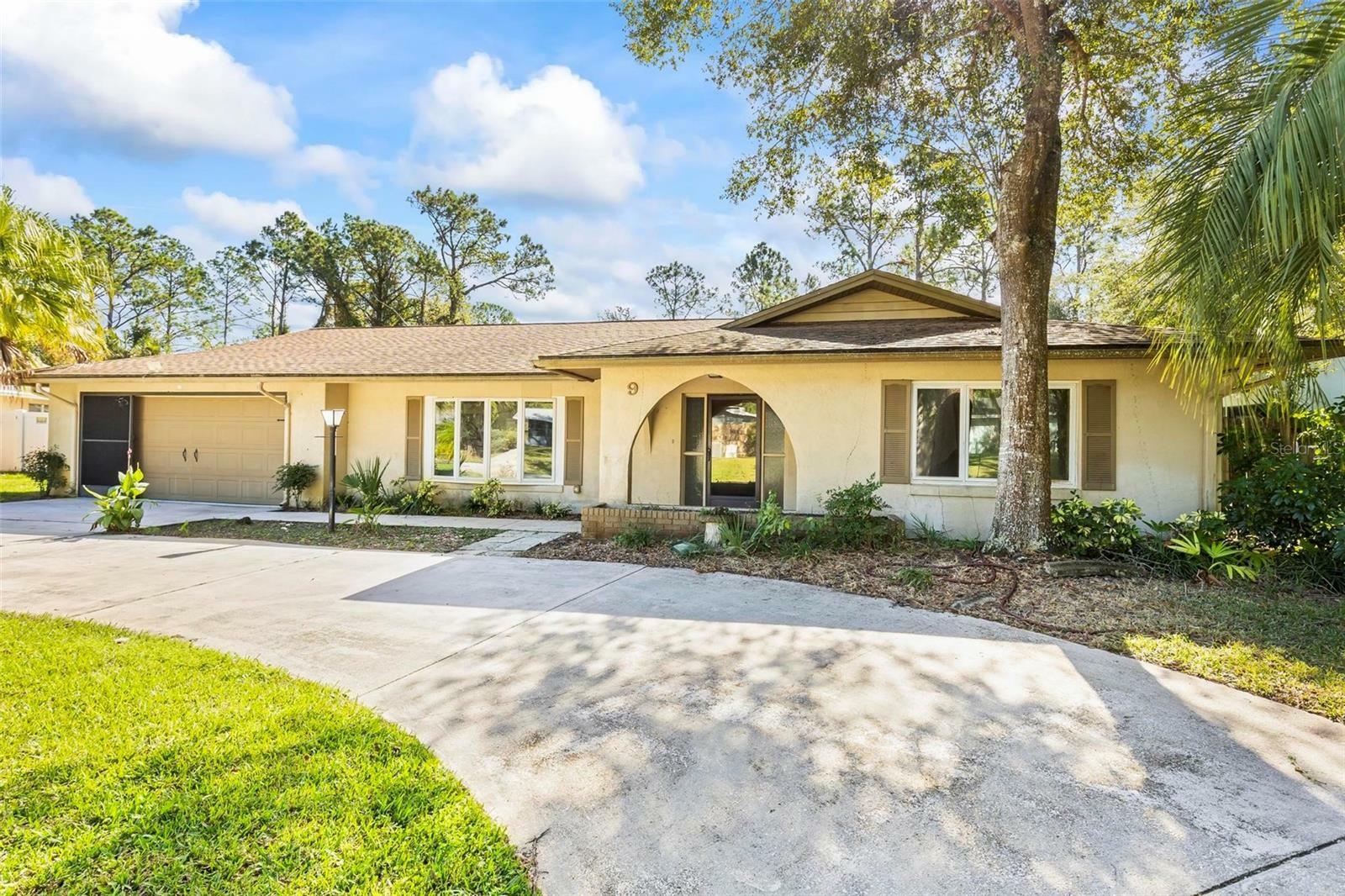 Property Photo: 9 Bleau Court FL 32137