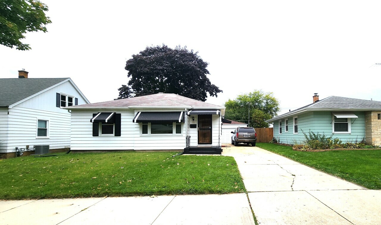 Property Photo:  1307 Russet St  WI 53405 