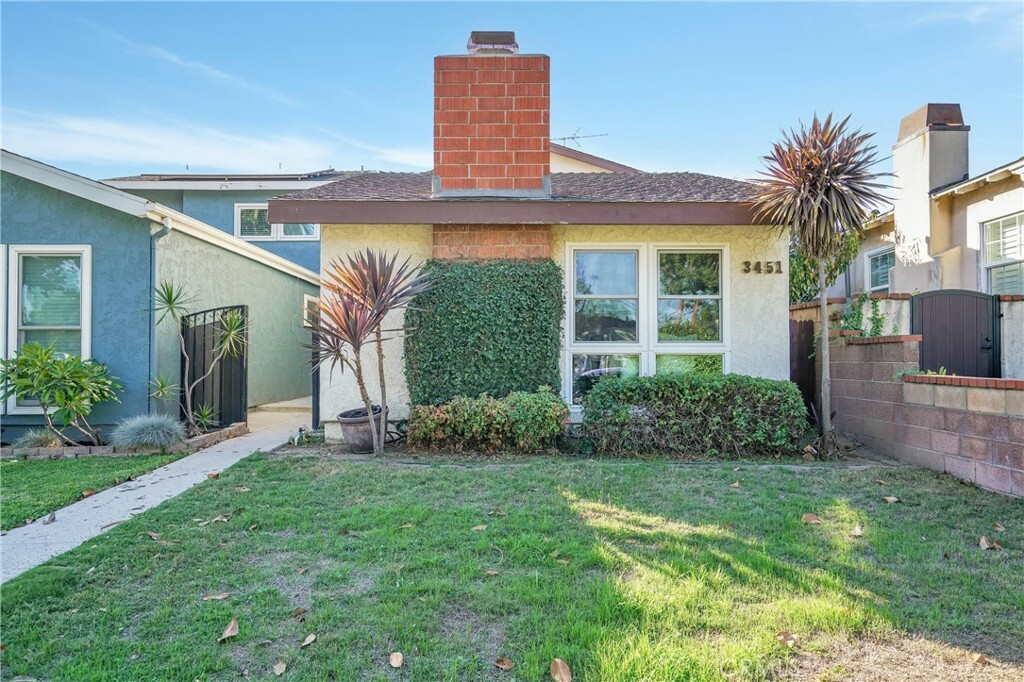 Property Photo:  3451 Cerritos Avenue  CA 90807 