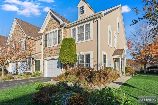 Property Photo:  11 Magnolia Way  NJ 07508 