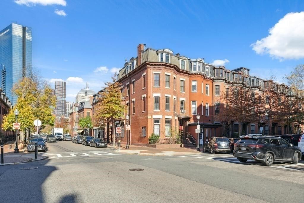 Property Photo:  61 Warren Ave 2  MA 02116 