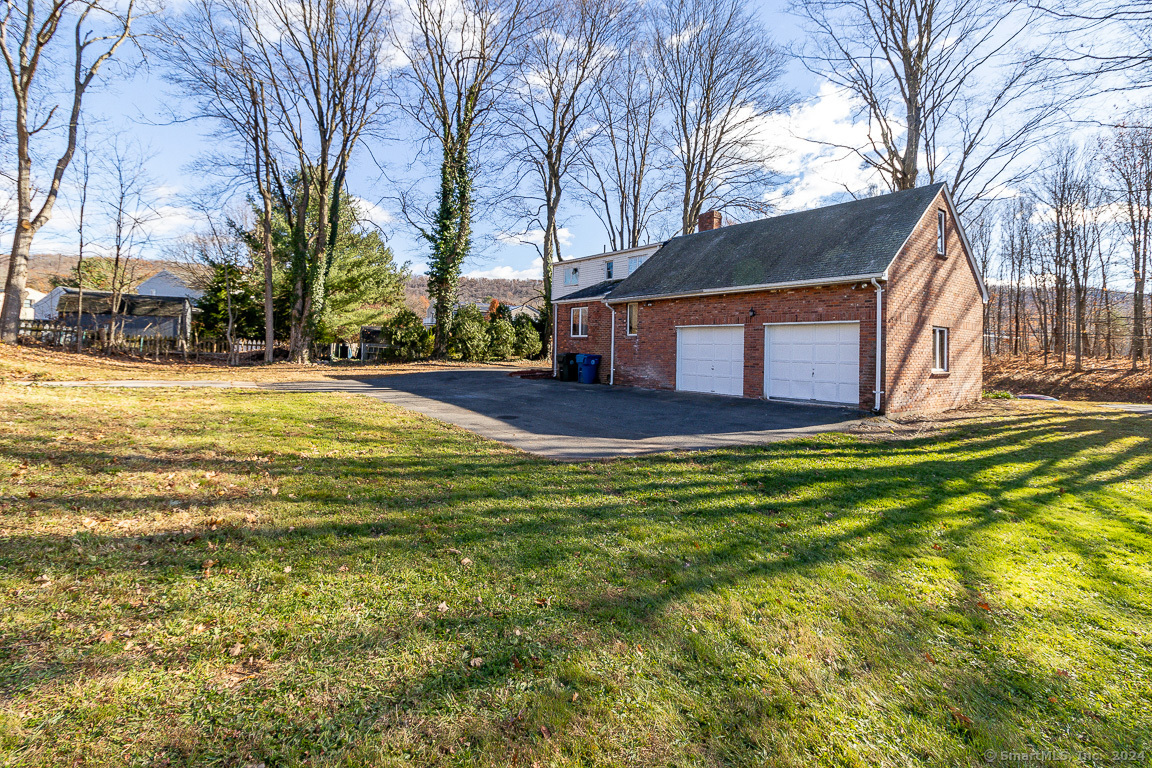 Property Photo:  90 Norton Lane  CT 06037 