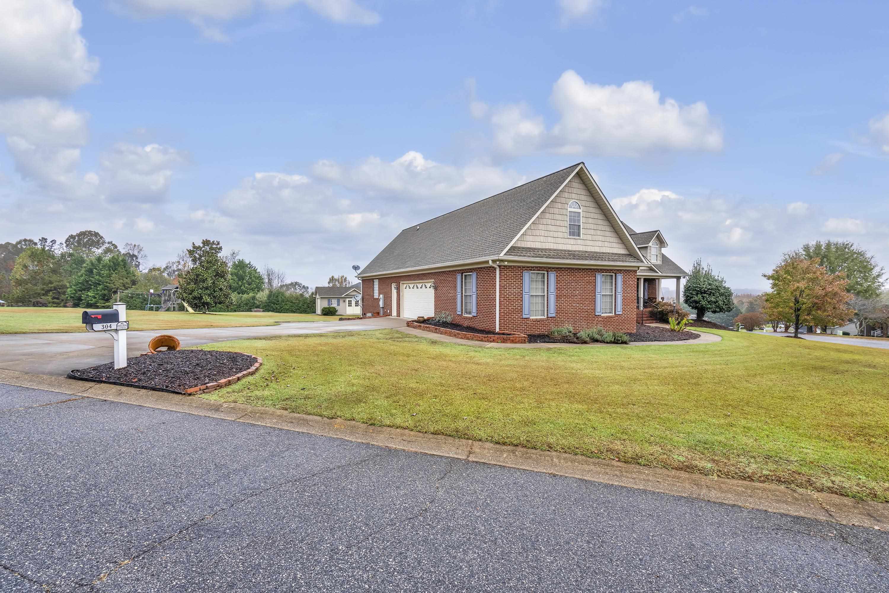 Property Photo:  304 Millworks Court  SC 29322 