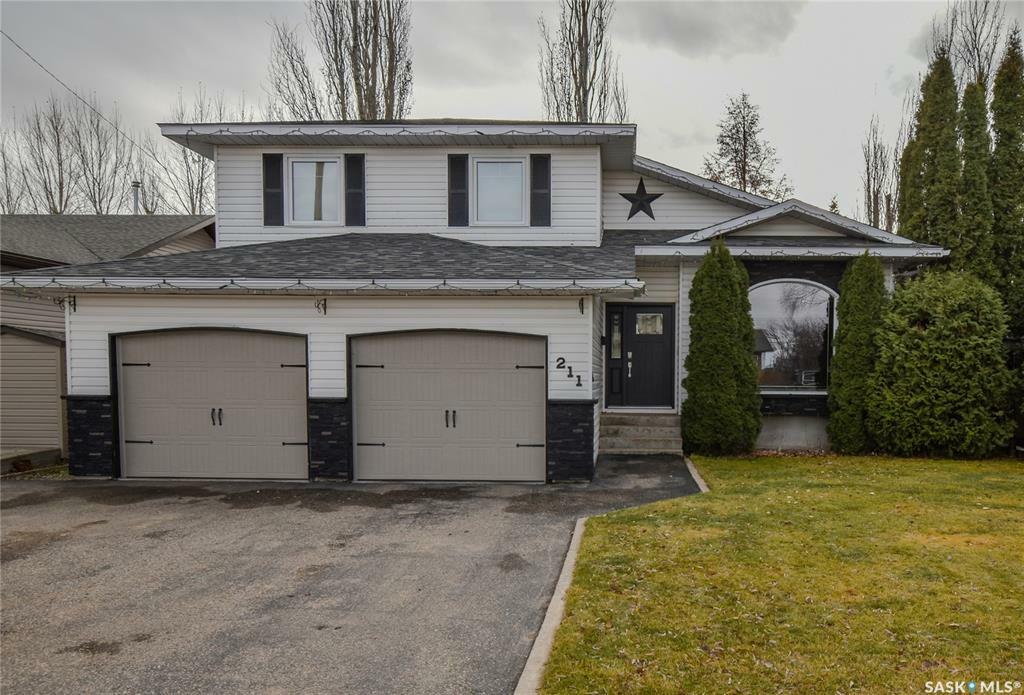 Property Photo:  211 Victor Terrace  SK S0K 1E0 