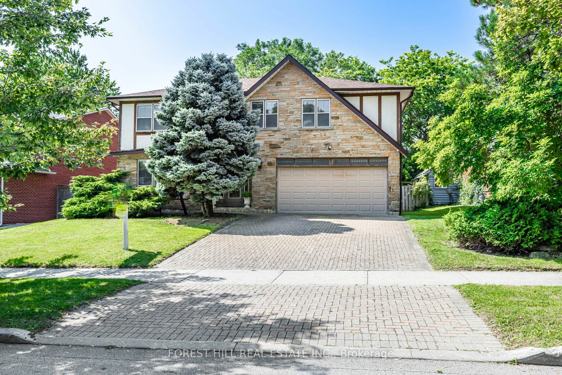 Property Photo:  162 Abbeywood Tr  ON M3B 3B7 