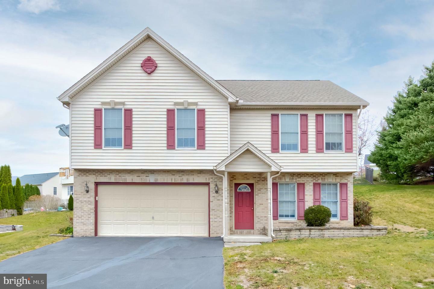 Property Photo:  51 Wetherburn Road  PA 17025 