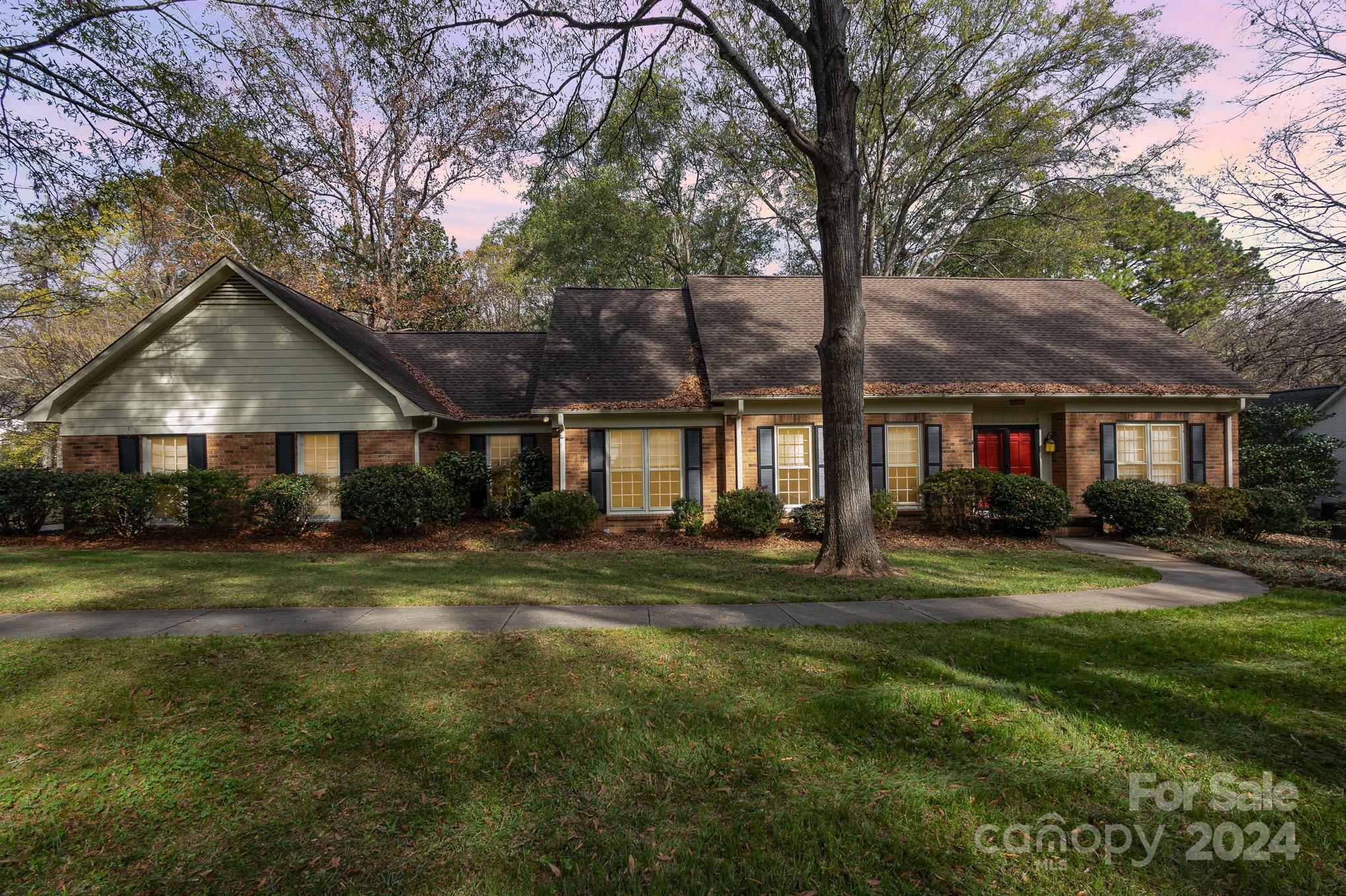 Property Photo:  4711 McAlpine Farm Road  NC 28226 