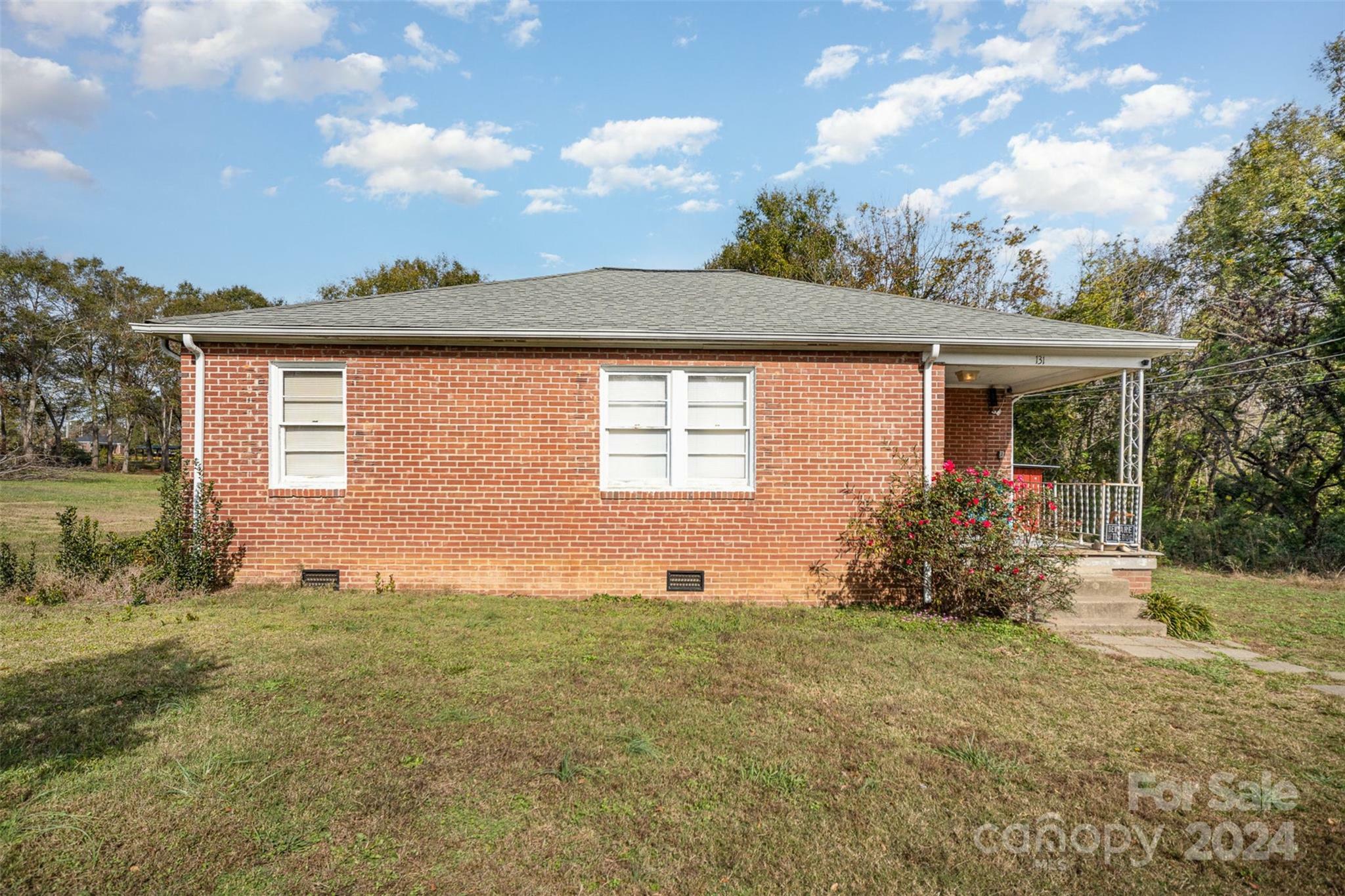 Property Photo: 131 E Branch Avenue NC 28152