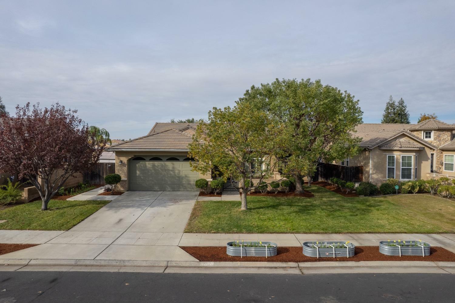 2112 Blackwood Avenue  Clovis CA 93619 photo