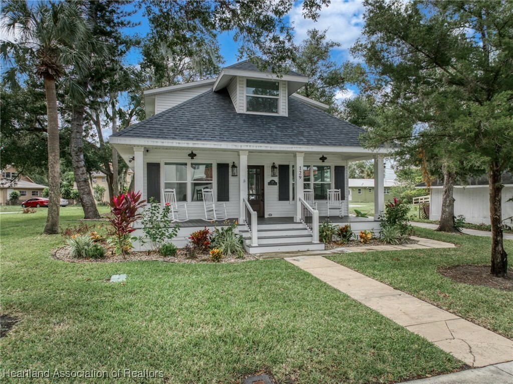 Property Photo:  129 S Pine Street  FL 33870 