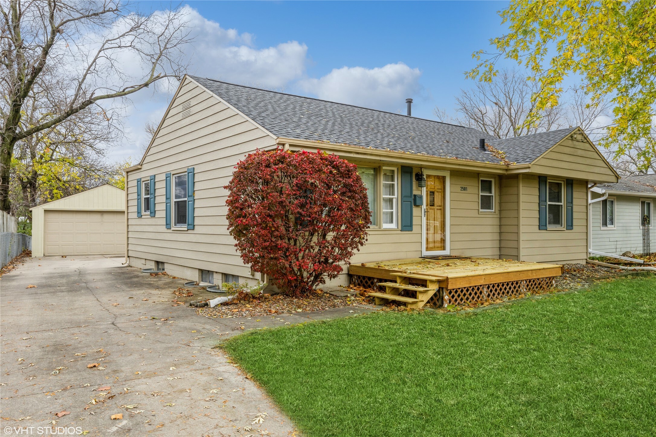 Property Photo:  2501 Meadow Lane  IA 50265 