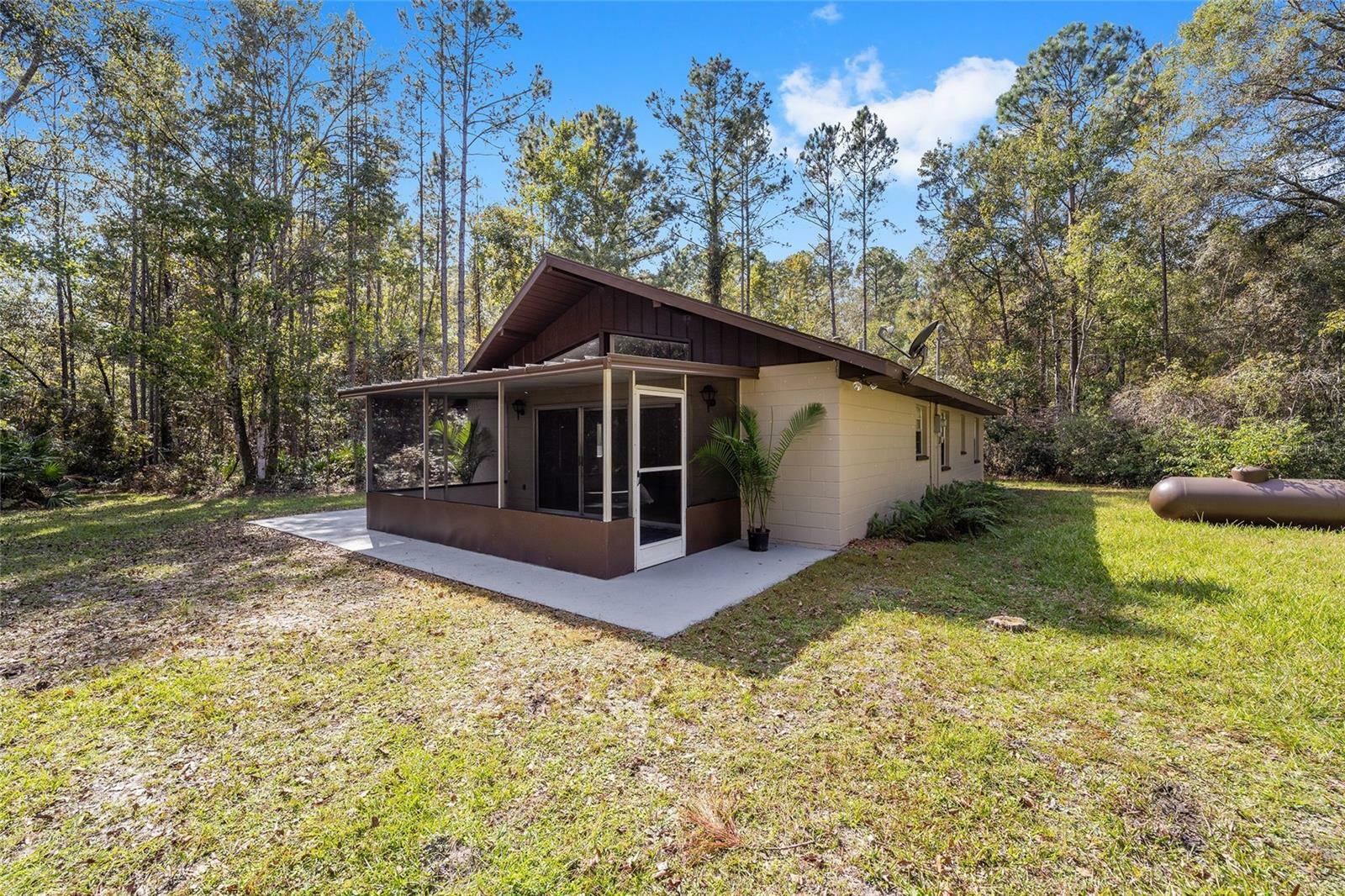 Property Photo:  8901 NE 108th Avenue  FL 32609 