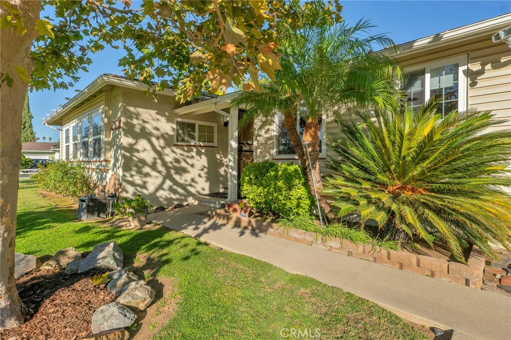 Property Photo:  7020 Hatillo Avenue  CA 91306 