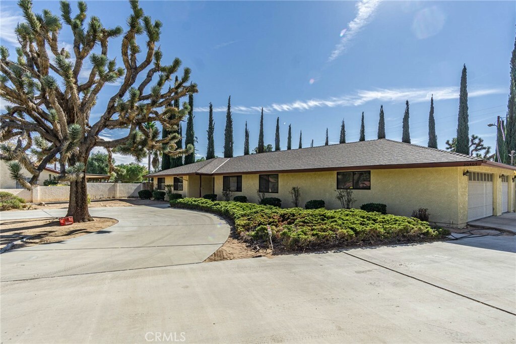 Property Photo:  20407 Eyota Lane  CA 92308 