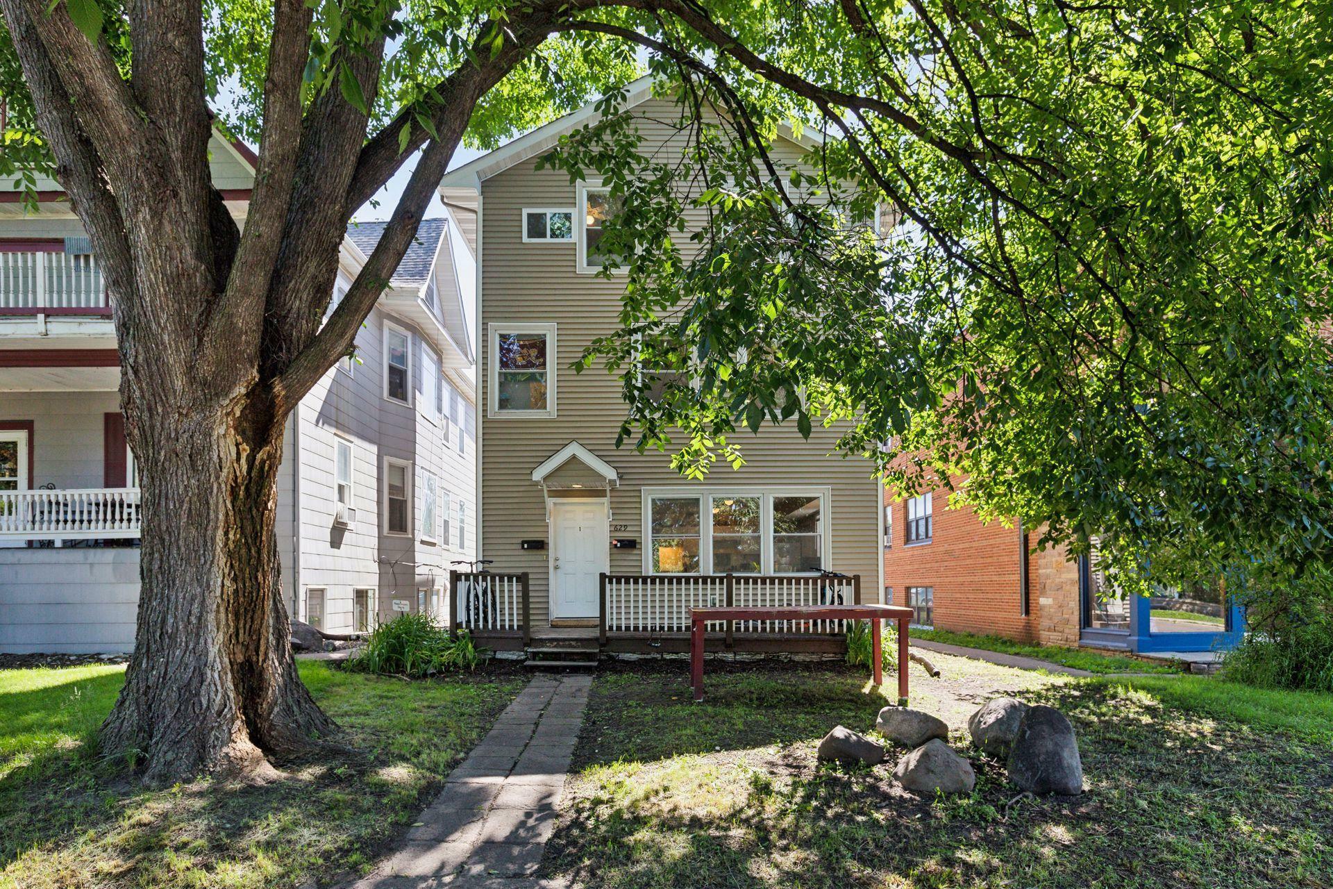 Property Photo:  629 Oak Street SE  MN 55414 