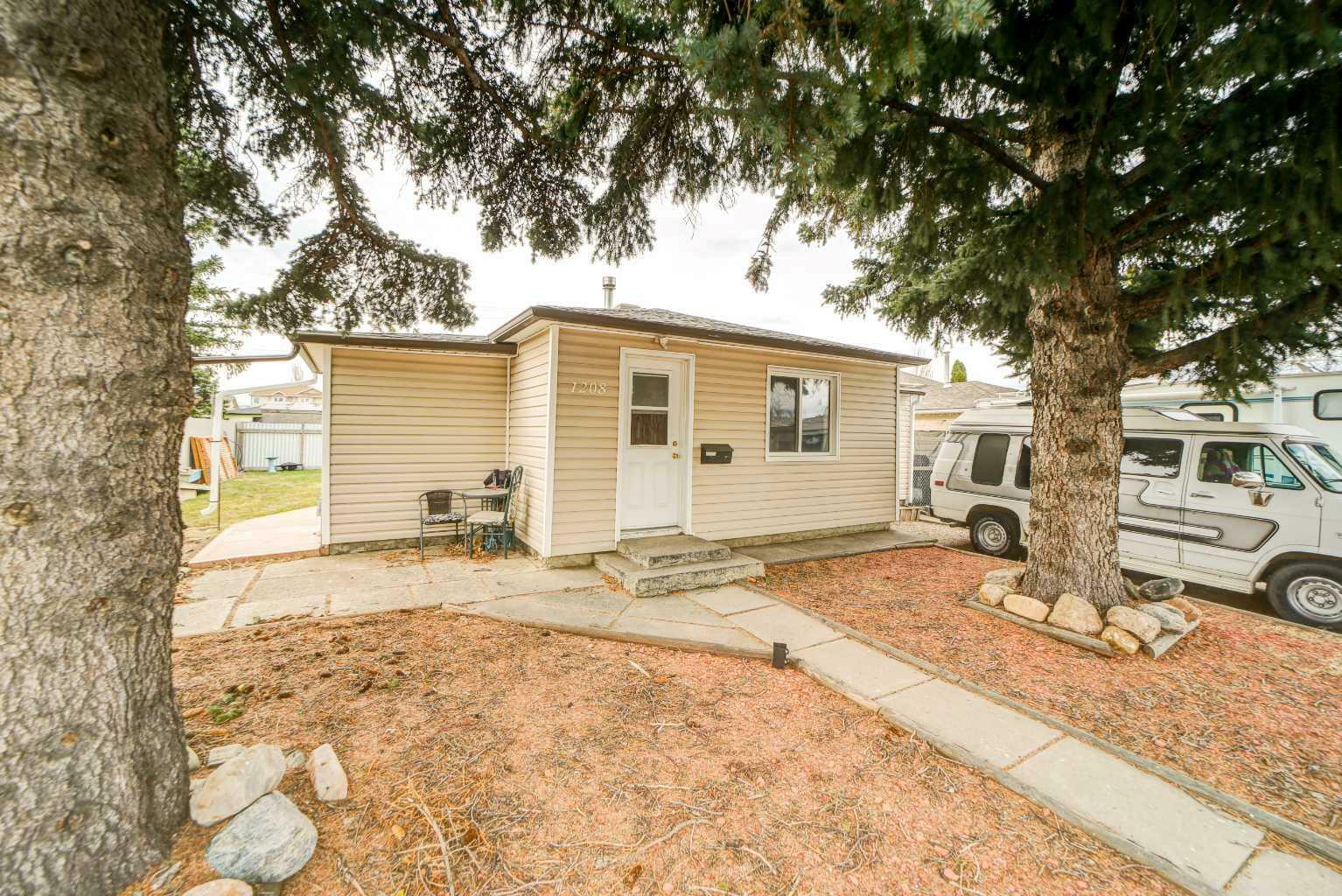 Property Photo:  1208 41 Avenue N  AB T1H 6B4 