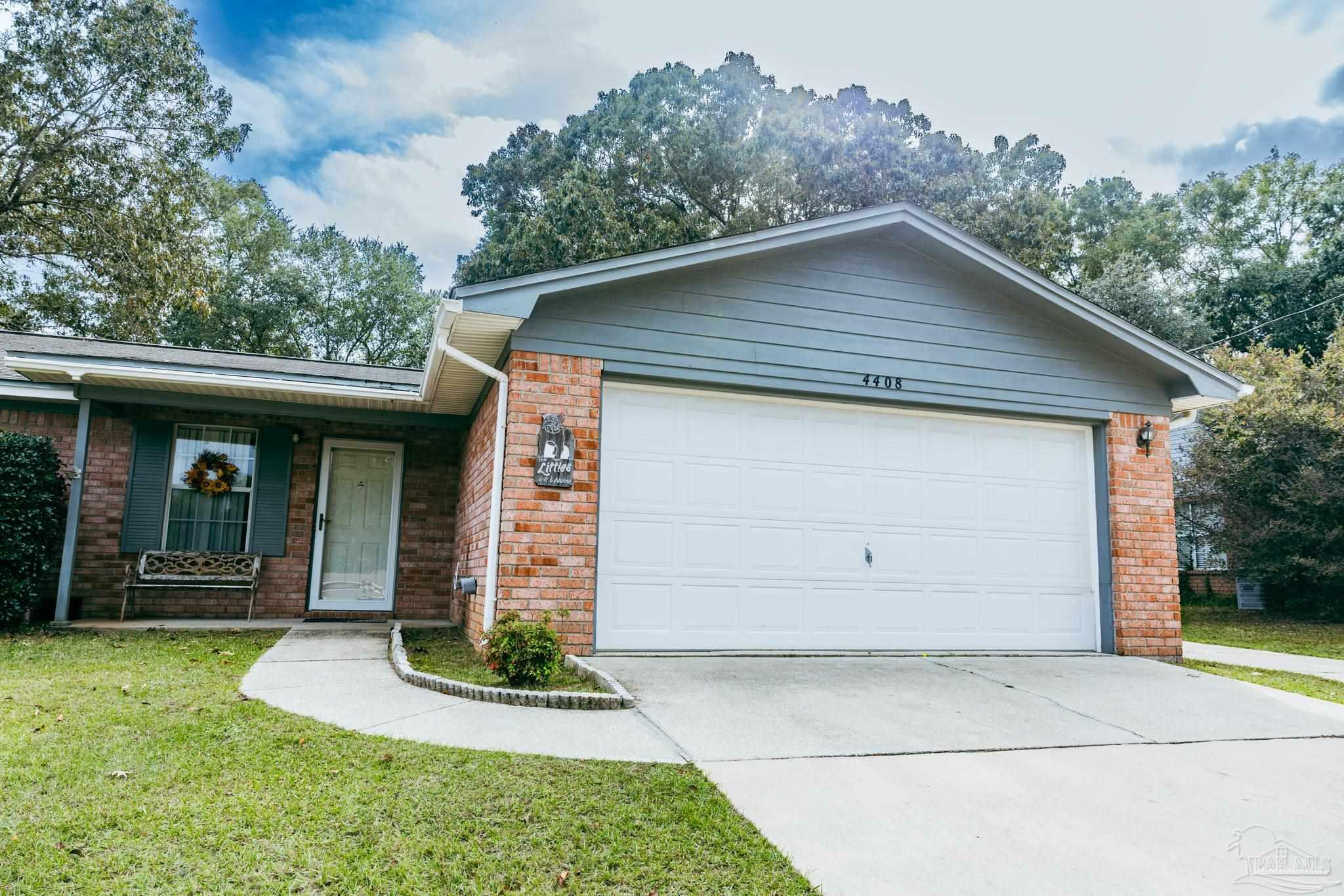 Property Photo:  4408 Chantilly Way  FL 32583 