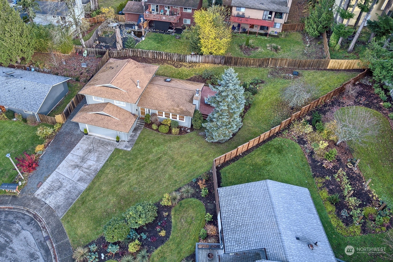 Property Photo:  819 39th Place  WA 98229 