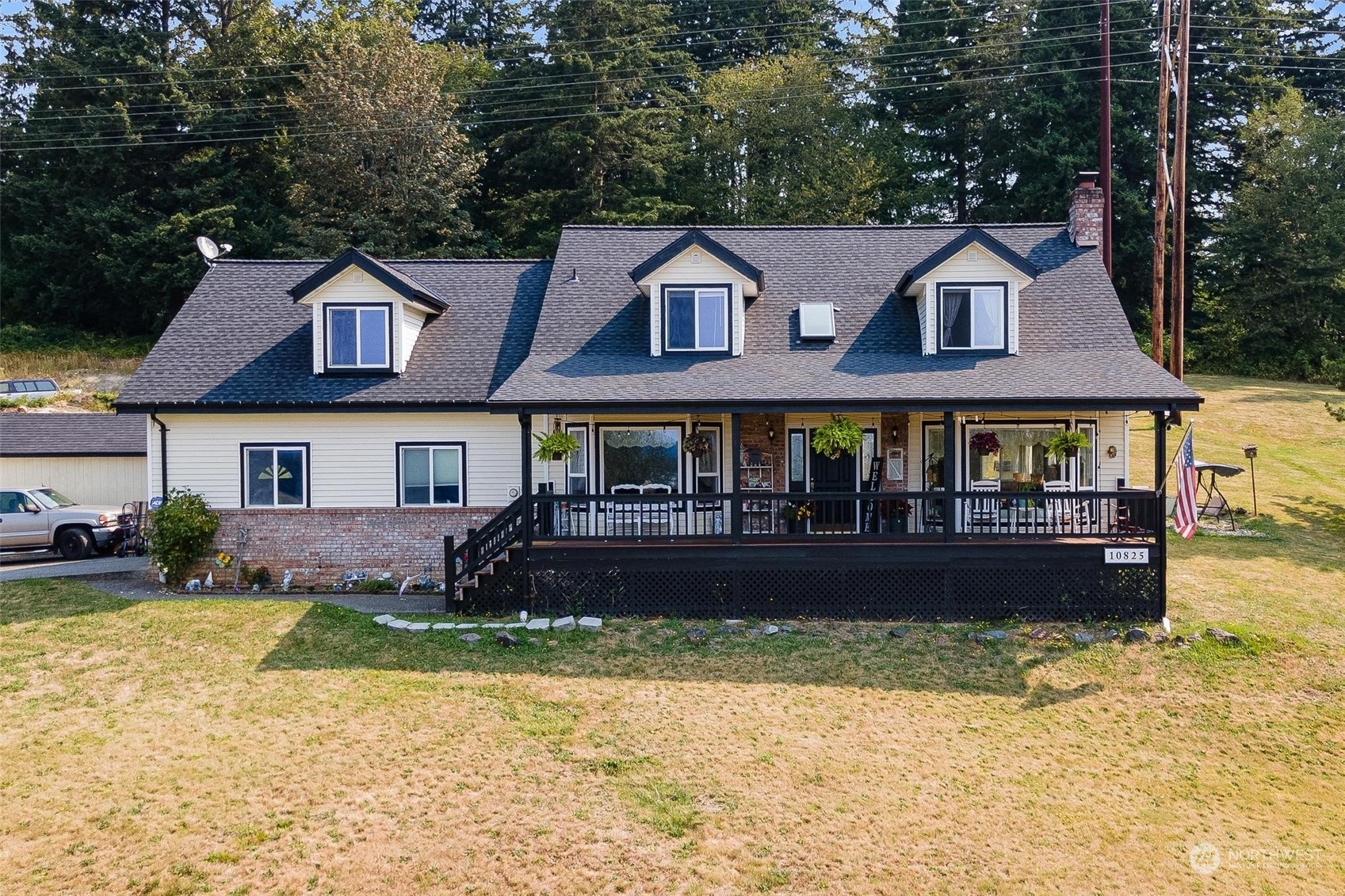 Property Photo:  10825  76th Drive NE  WA 98271 