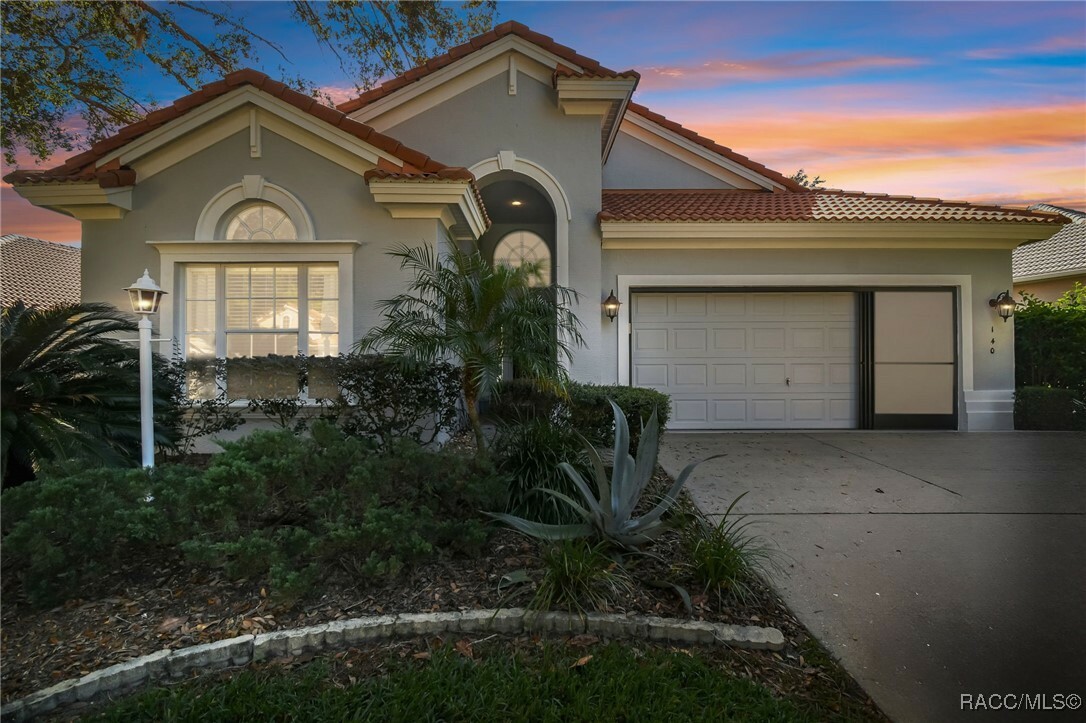 Property Photo:  140 W Doerr Path  FL 34442 