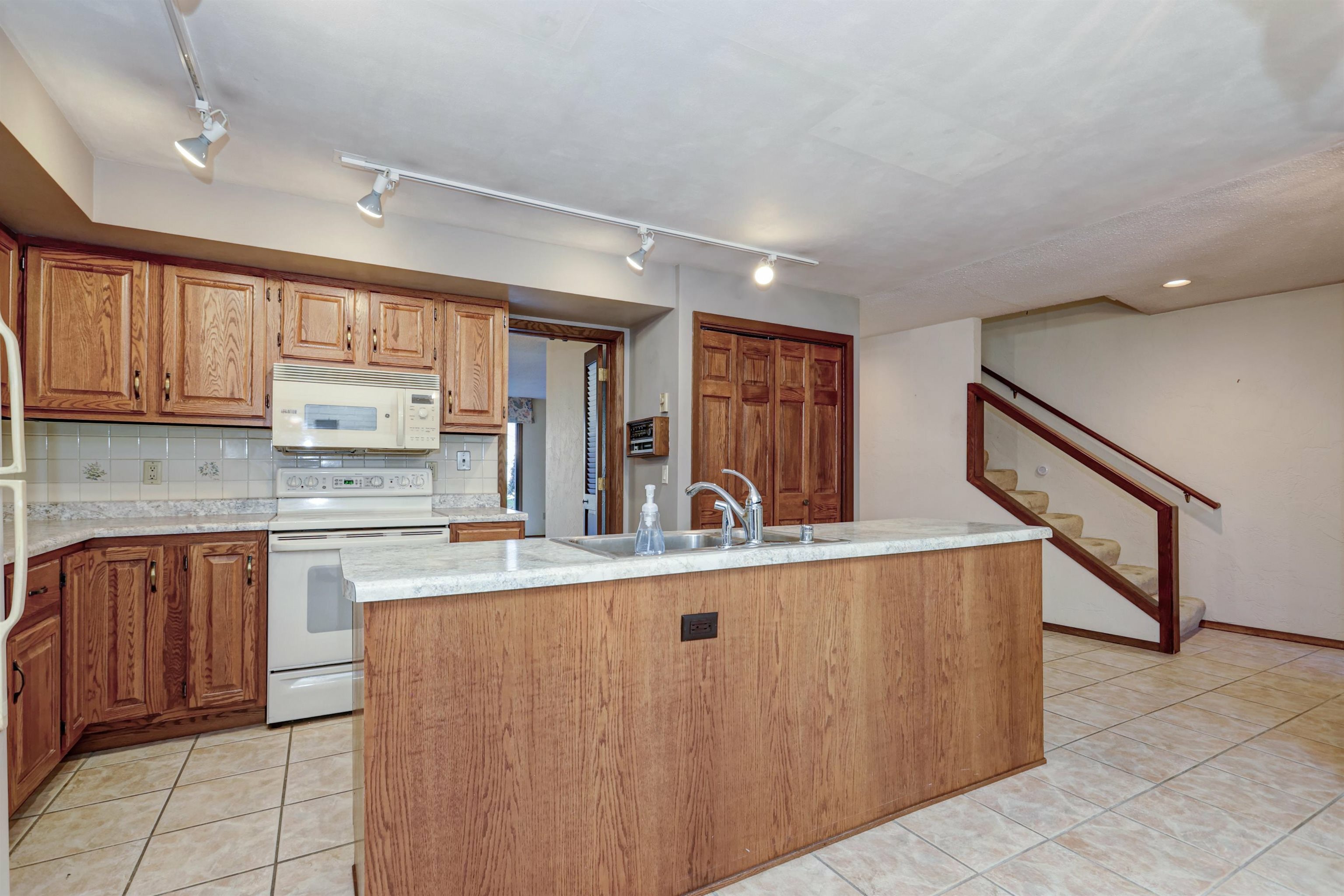 Property Photo:  1233 W Nicolet Cercle  WI 54914-0000 