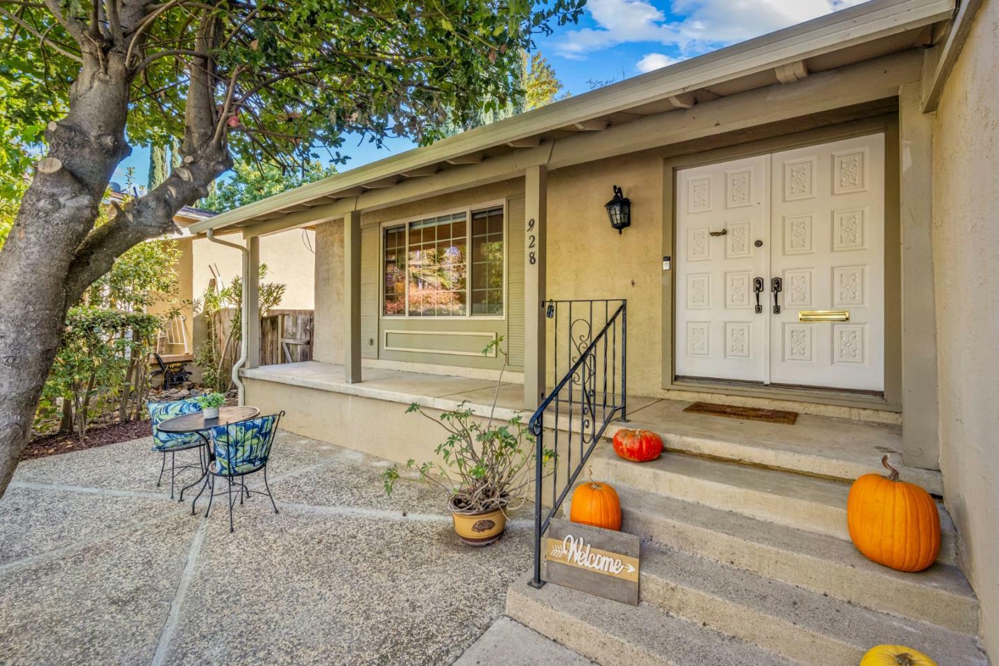 Property Photo:  928 Foothill Drive  CA 95123 