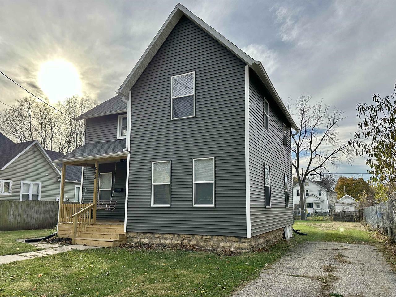 Property Photo:  848 Elm Street  WI 53511 