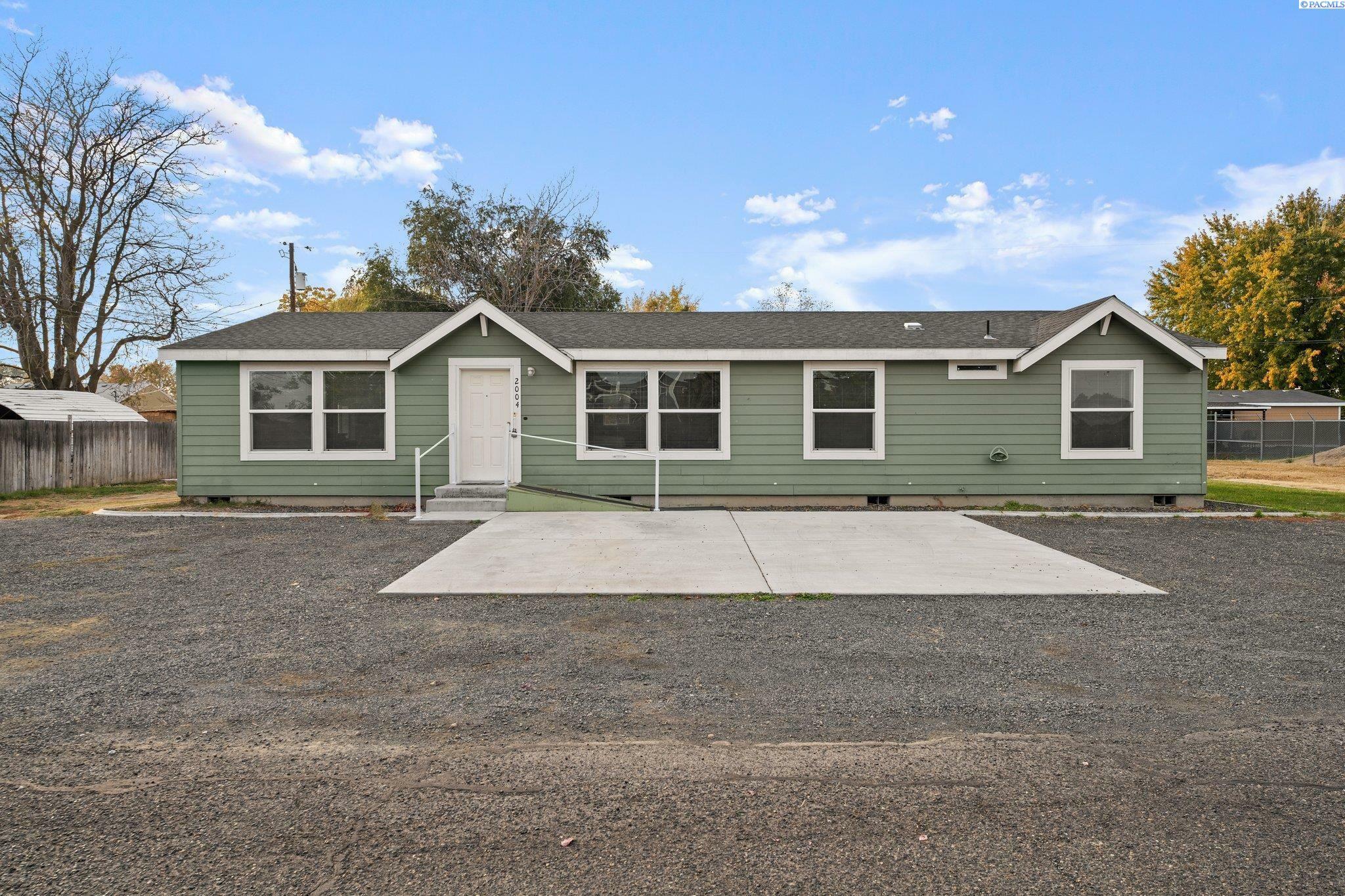 2004 S Palouse Street  Kennewick WA 99337 photo