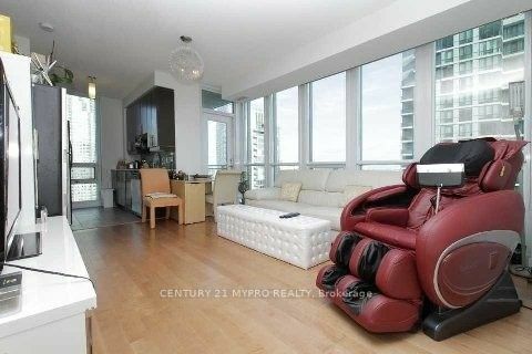 Property Photo:  18 Harbour St 3105  ON M5J 2Z6 