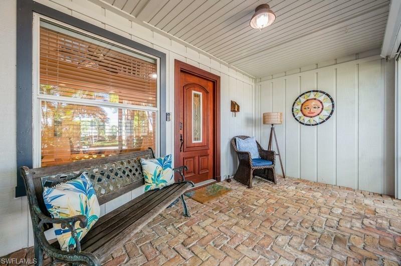 Property Photo: 1154 Vernon Pl FL 34145