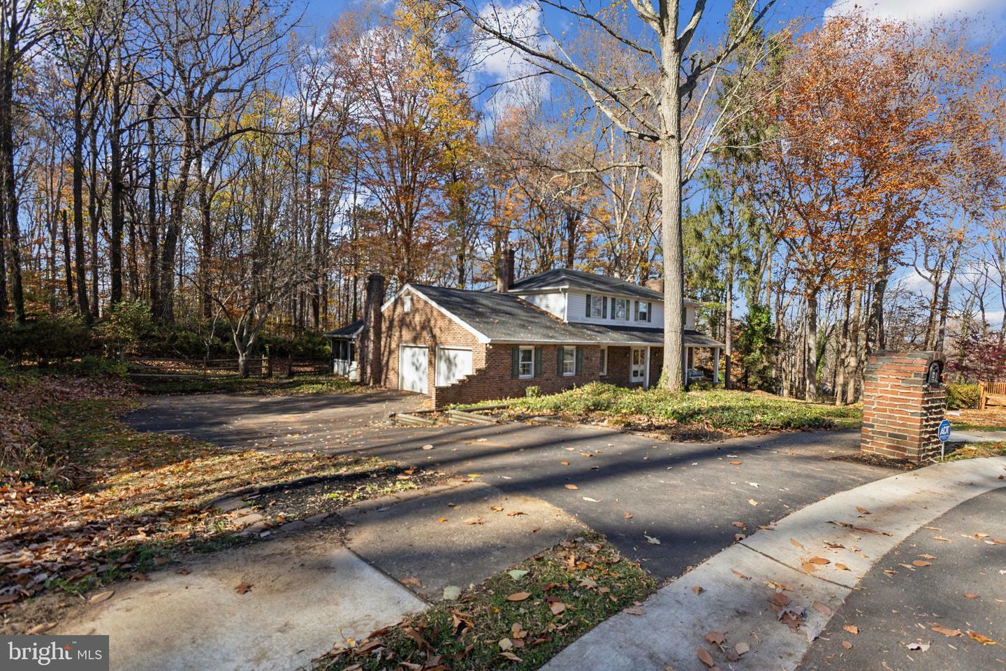 Property Photo:  2 Blue Jay Drive  DE 19713 