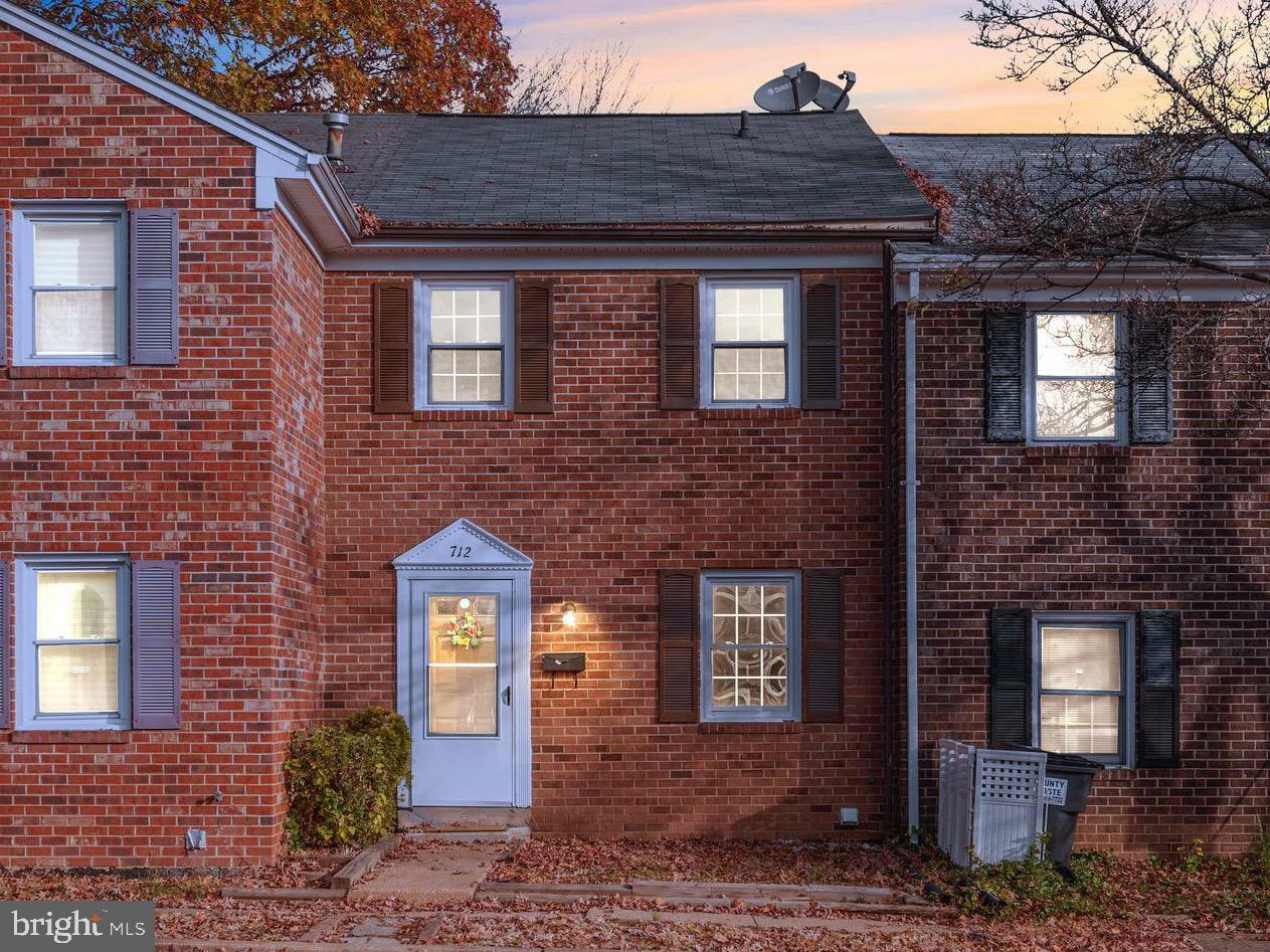 Property Photo:  712 Olde Greenwich Circle  VA 22408 