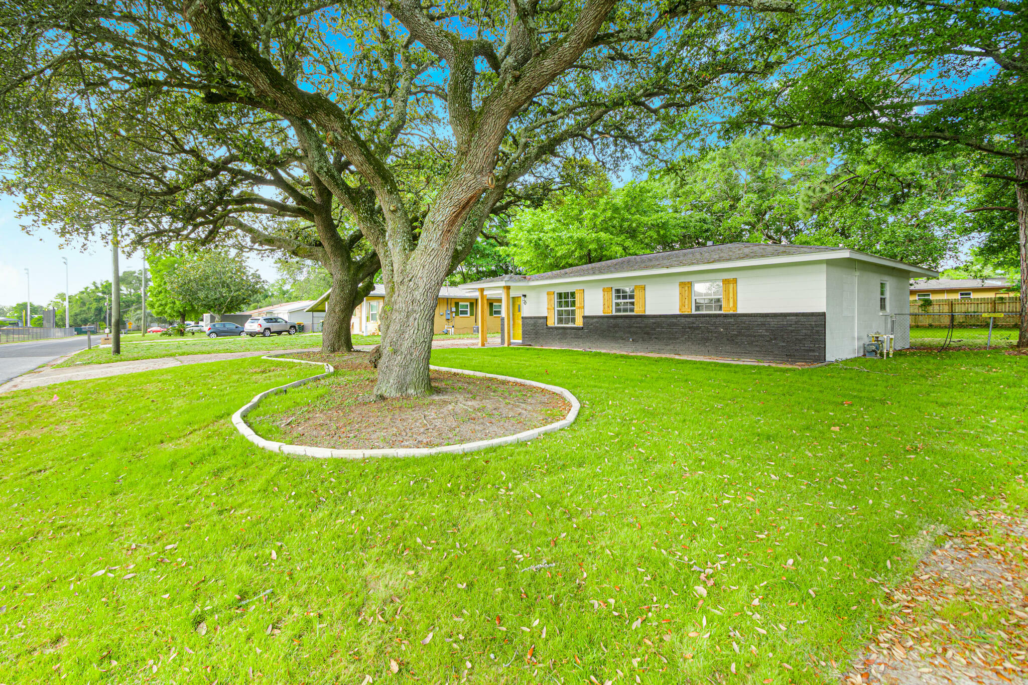 Property Photo:  30 NW Bishop Avenue  FL 32548 