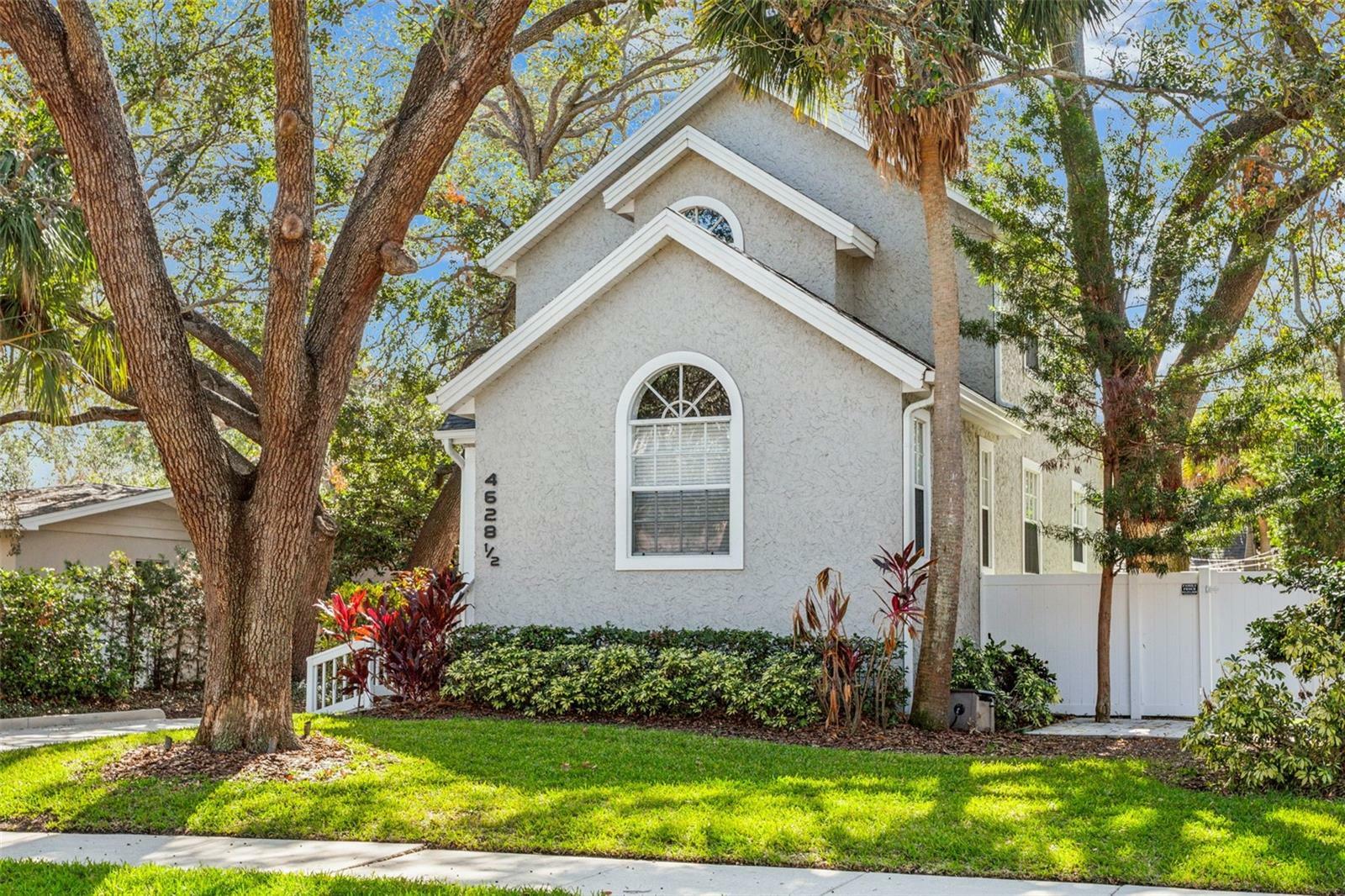 Property Photo: 4628 W Longfellow Avenue 1/2 FL 33629