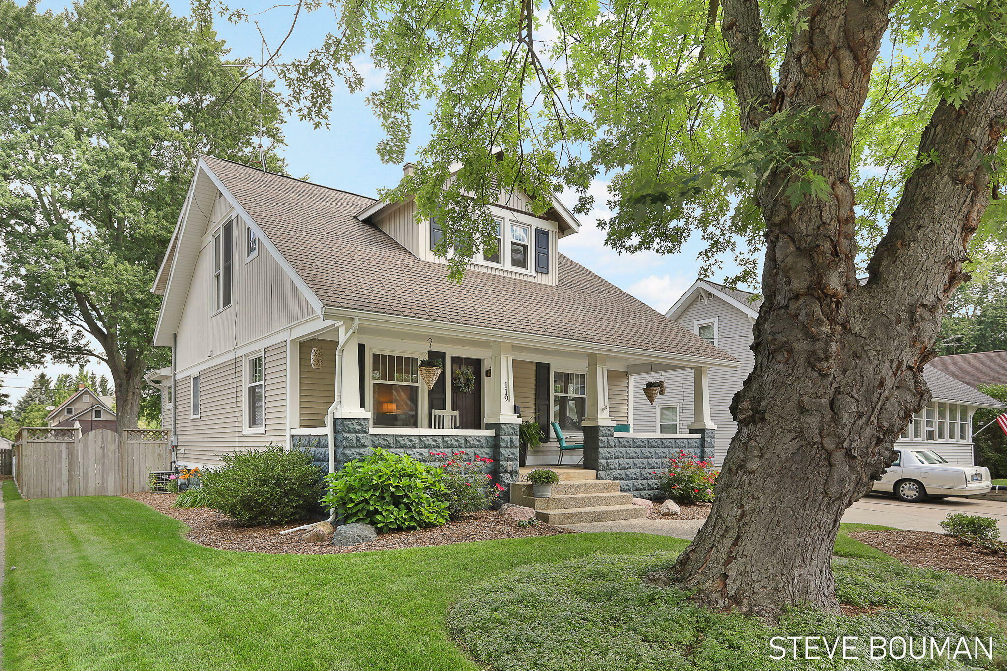 Property Photo:  119 W Cherry Avenue  MI 49464 