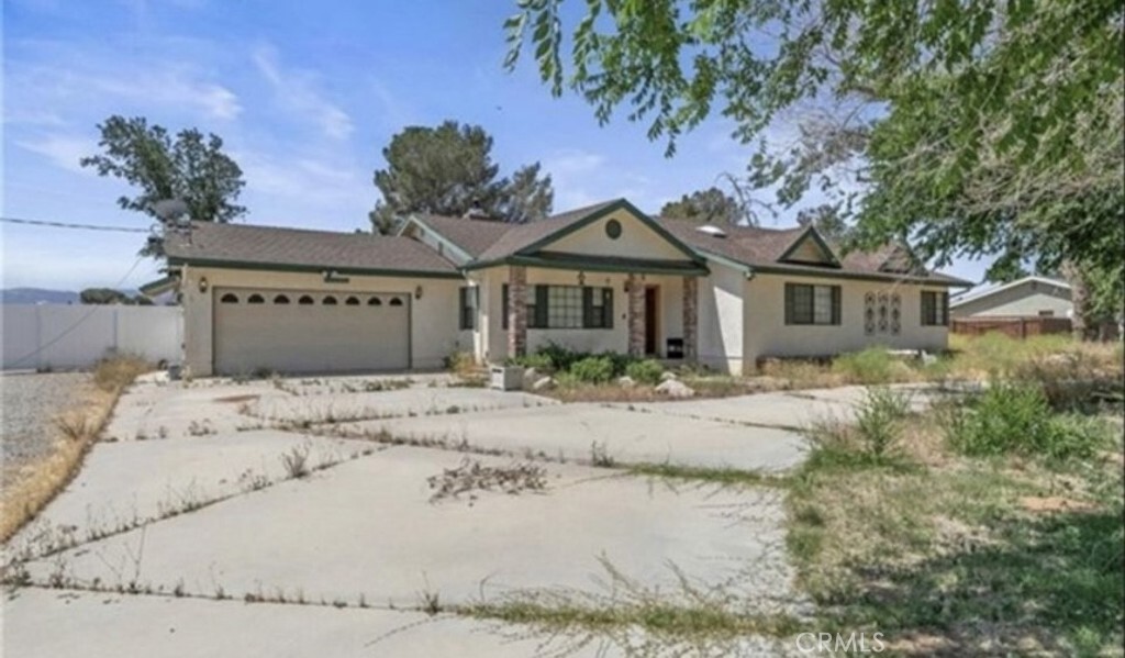 Property Photo: 2110 W Avenue M8 CA 93551