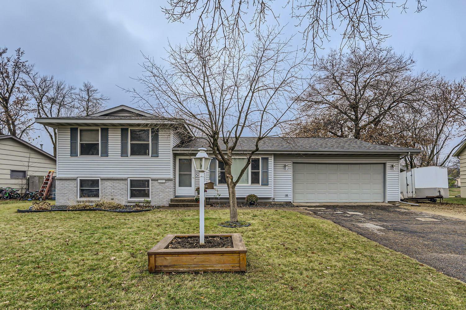 16441 Genesee Court W  Lakeville MN 55068 photo