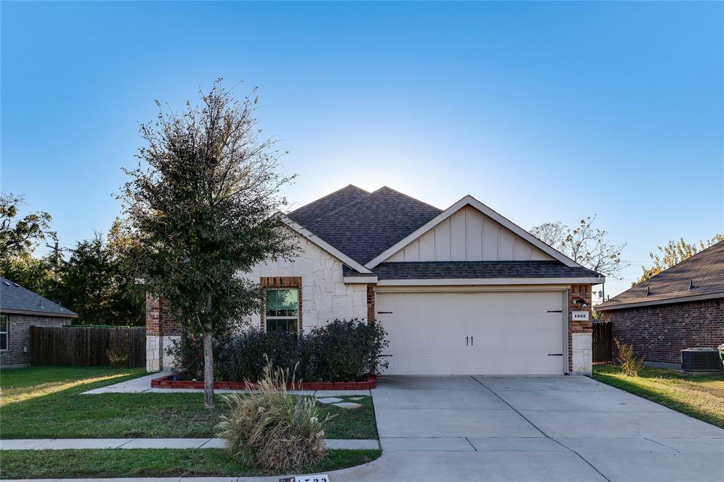 Property Photo:  1522 Woodlake Drive  TX 75165 