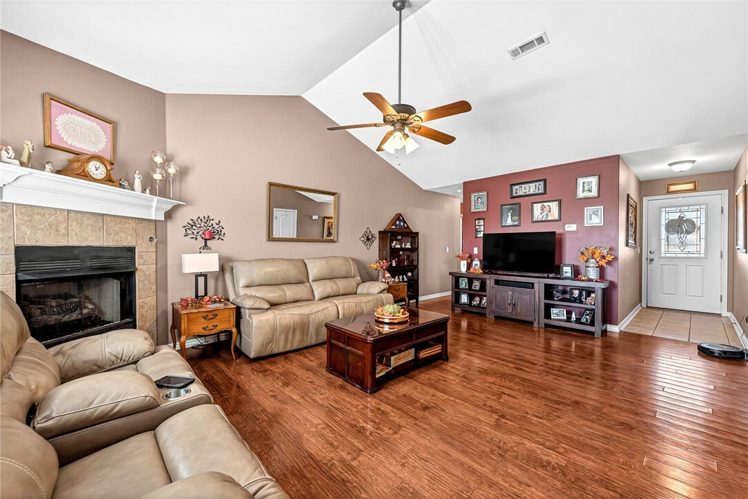 Property Photo:  581 Warrick Way  AR 72719 