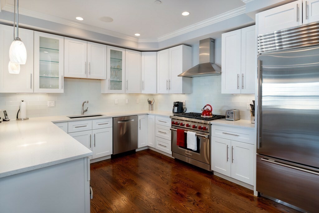 Property Photo:  350 West Broadway 6  MA 02127 