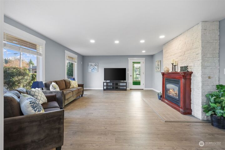 Property Photo: 901 N 7th Avenue SW WA 98512