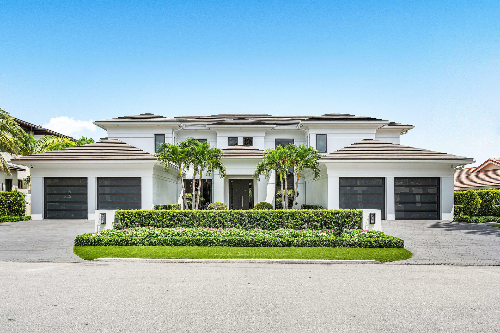 Property Photo:  215 W Coconut Palm Road  FL 33432 